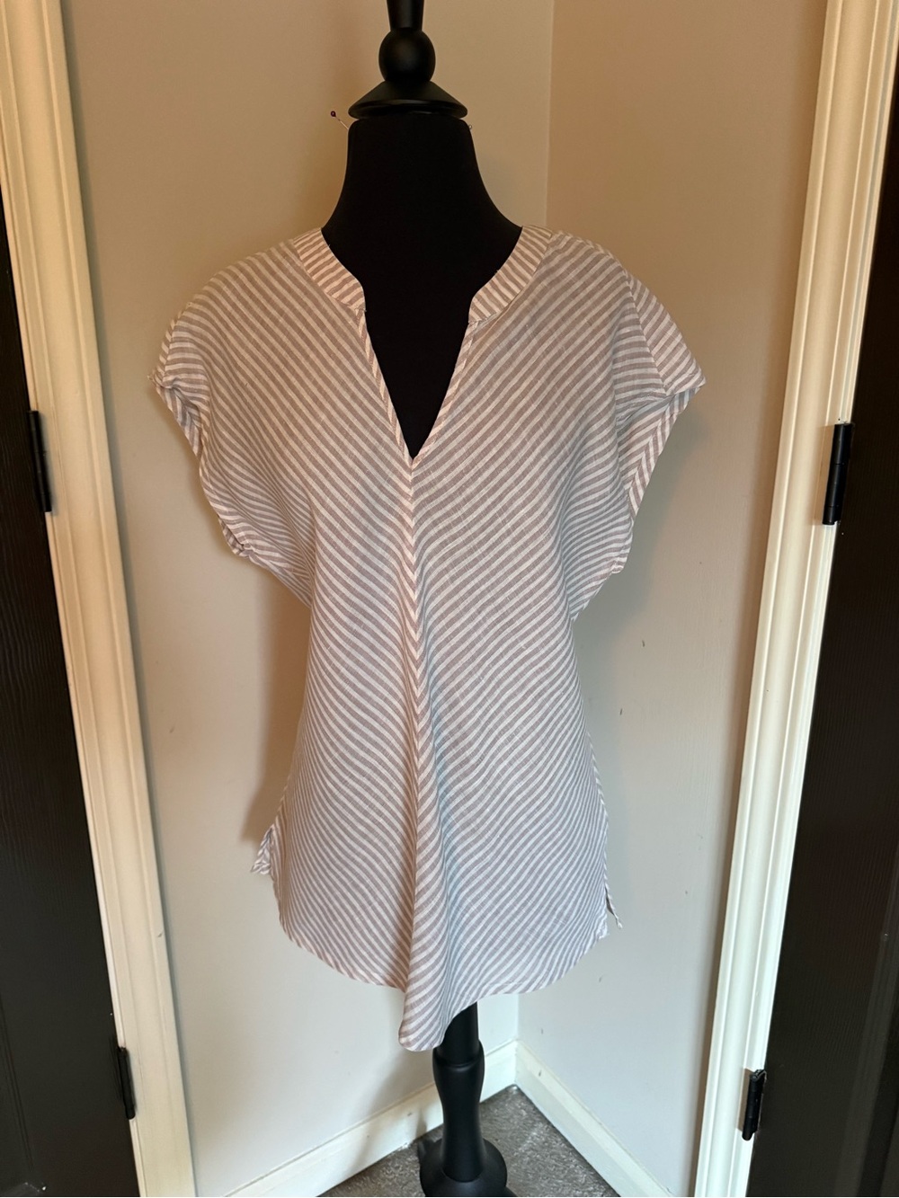 Tahari White & Light Gray Striped linen V-Neck Tunic